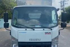 Isuzu 1.9 tấn QKR77FE4 thùng kín