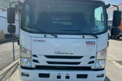 Xe tải Isuzu NQR 550 thùng bạt