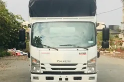 Xe tải Isuzu NQR 550 thùng bạt
