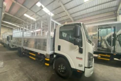 Xe tải Isuzu NQR 550 thùng bạt